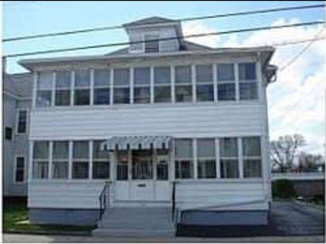 Building Photo - 121 Palm St