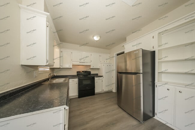 Building Photo - 6217 Drexel Ave