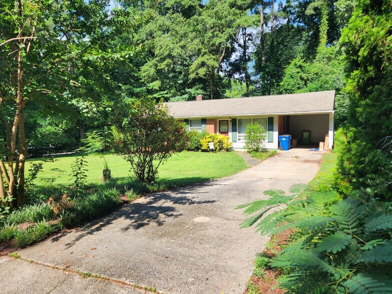 Carport and driveway can park 3 large cars. Additional street parking avai - 1518 Ashburton Rd