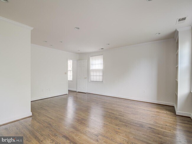 Building Photo - 4354 Westover Pl NW