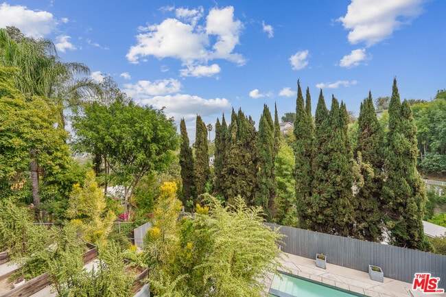 Building Photo - 1042 Olancha Dr