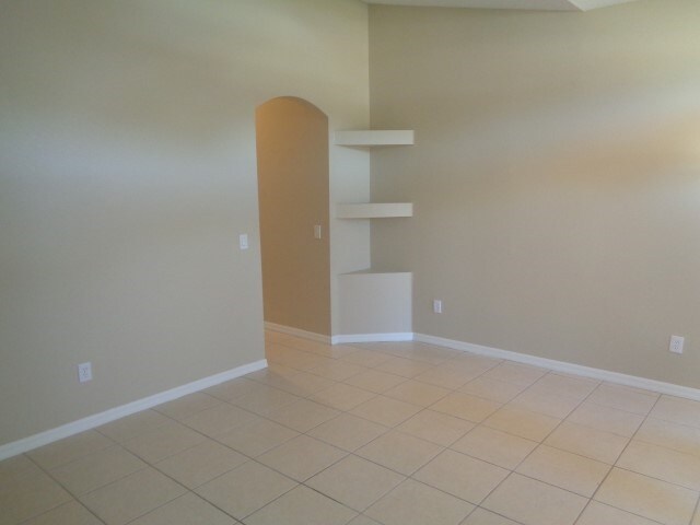 Building Photo - 302 Lisa Ann Ct