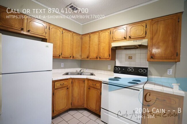 Building Photo - Recently renovated 1 bed, 1 bath apt - was...