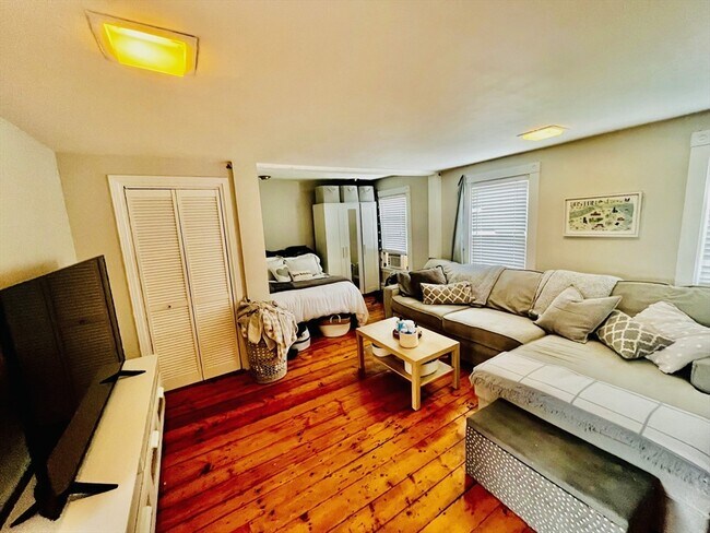 Building Photo - 38 Mystic St