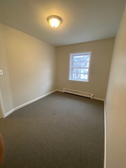 Primary Photo - 13 Clover St