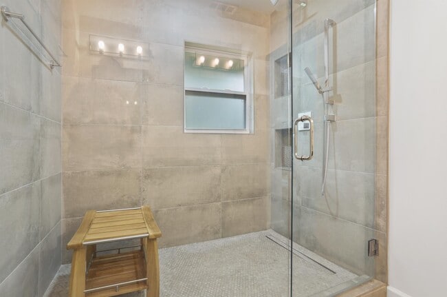 Building Photo - 1315 Normandy Dr NE