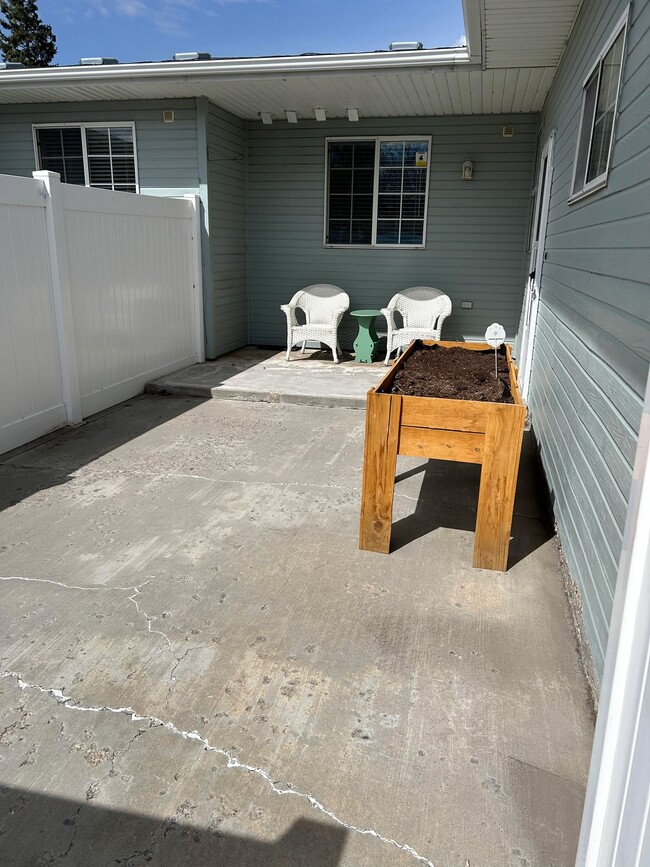 Building Photo - 1095 Canal Ave