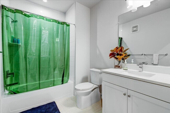Building Photo - Modern 2-bedroom, 2-bath apartment