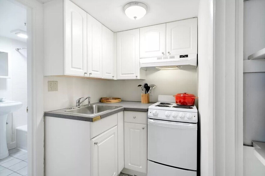 Building Photo - 520 Beacon St