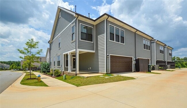 Building Photo - Charming 3BR/2.5BA Townhome located in Cab...