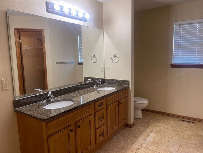 Building Photo - Your new HOME is waiting for you !