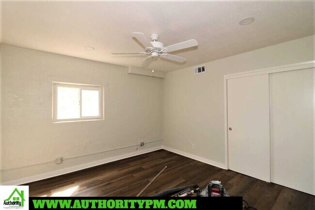 Building Photo - 1907 Grace Ave