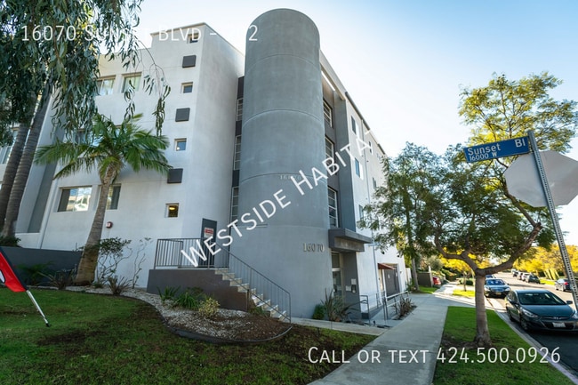 Building Photo - 16070 W Sunset Blvd