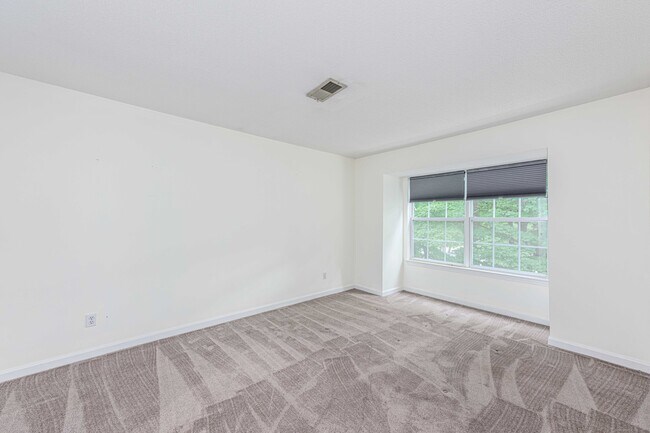 Building Photo - 1 Forest Glen Cir