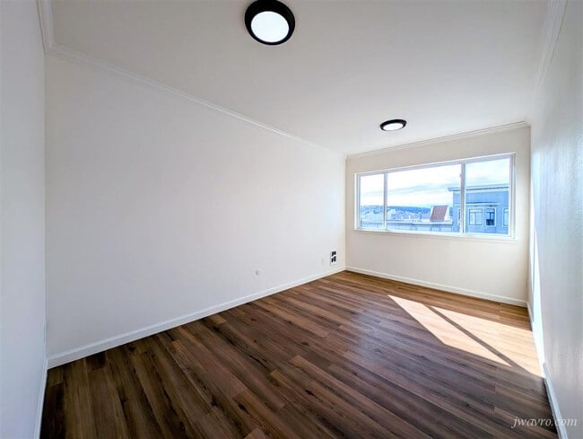 Building Photo - 3044 Franklin St