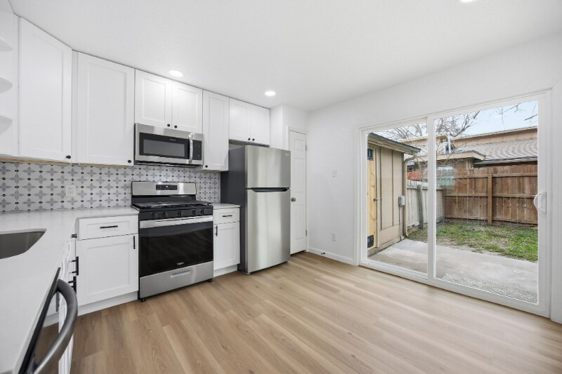 Building Photo - 218 W William Cannon Dr