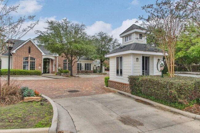 Building Photo - 9200 Westheimer Rd