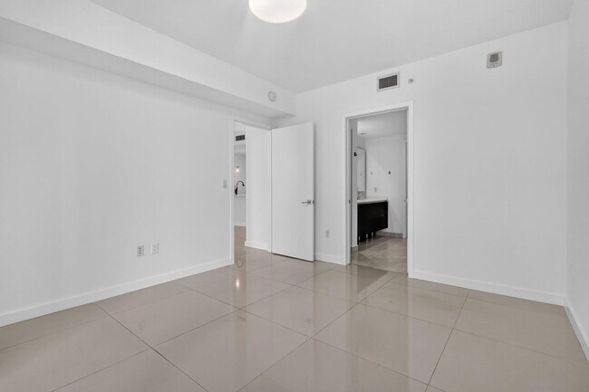 Building Photo - 488 NE 18th St