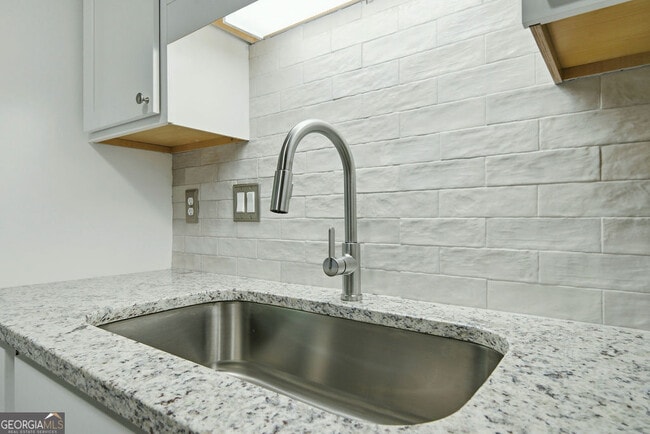 Building Photo - 210 Meadow Run