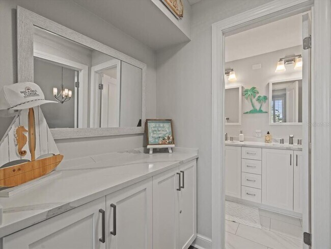 Building Photo - 5900 Bahia Del Mar Cir N