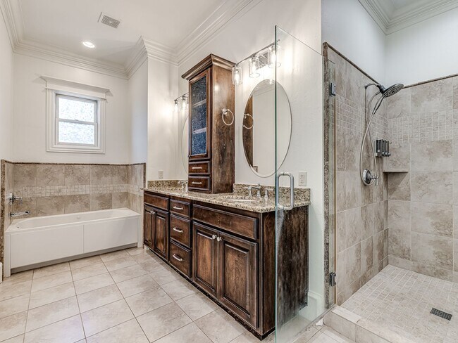 Building Photo - Beautiful Downtown OKC Townhouse