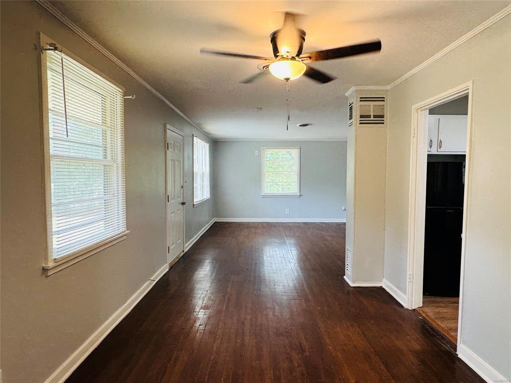 Building Photo - 4228 Hickory Dr