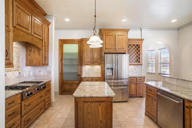 Building Photo - 7713 Lakeview Cir