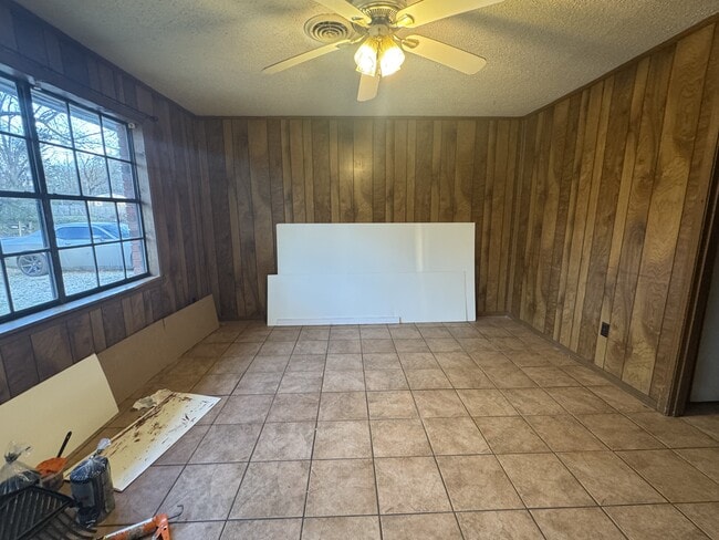 Building Photo - 1206 Rosewood Dr