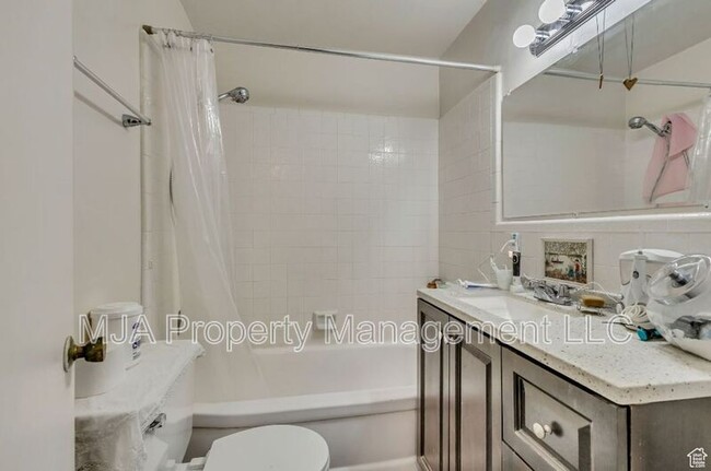 Building Photo - 2172 S 800 E
