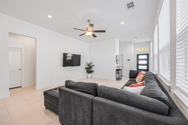 Building Photo - 21130 Garden Palm Dr