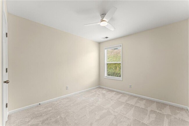 Building Photo - 5165 Sherwood Way