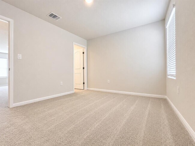 Building Photo - 108 Coleto Tr