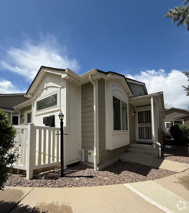 Building Photo - Charming 2 Bed, 2 Bath Home for Rent in We...