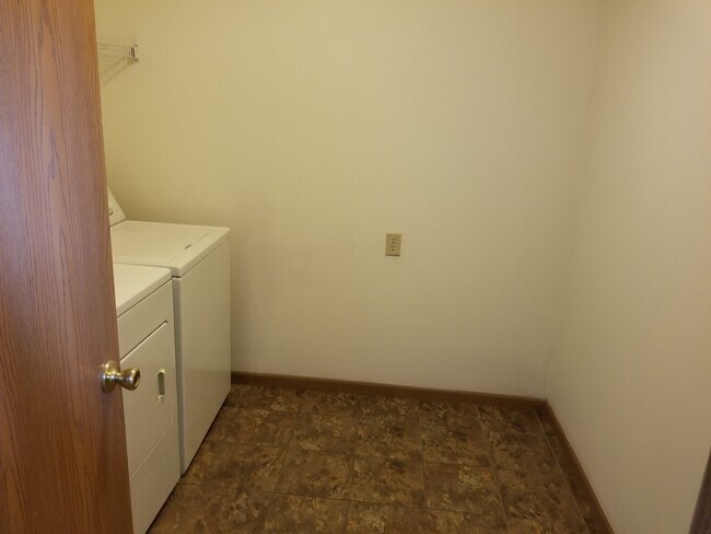 Building Photo - 2334 Hopkins Dr