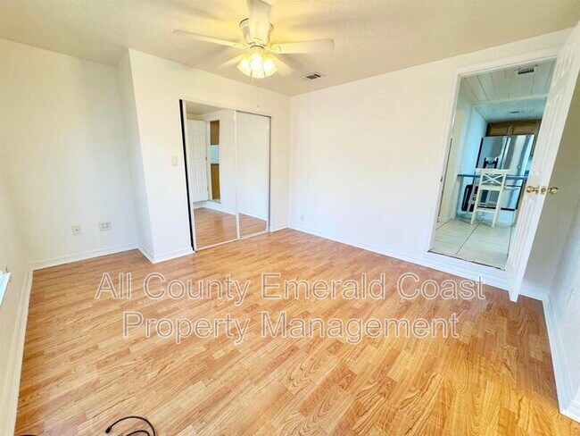 Building Photo - 733 Beach Dr