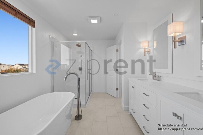 Building Photo - 15961 Mavericks Ln