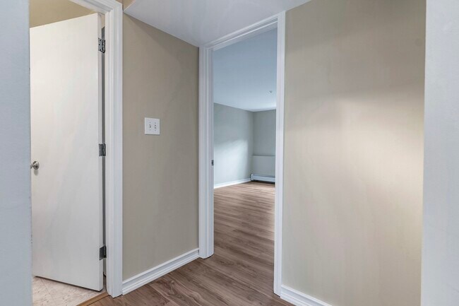 Building Photo - 55 Fernview Ave
