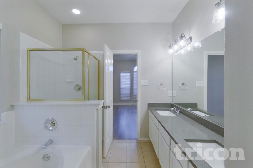 Building Photo - 1082 Suffolk Ln