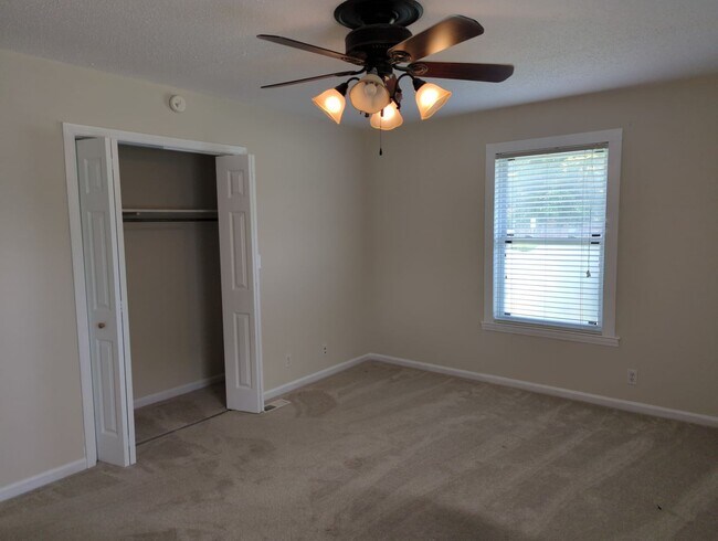 Building Photo - 7266 Valley Ln