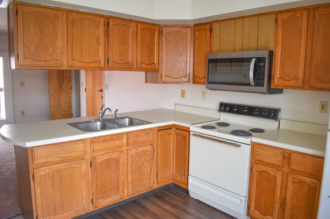 Building Photo - 2 Bedroom in Jersey Shore with 1 Car Garage!