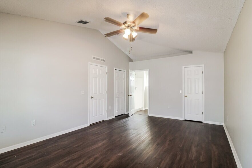 Building Photo - 4088 Everett Ave