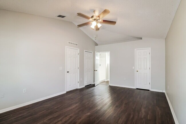 Building Photo - 4088 Everett Ave