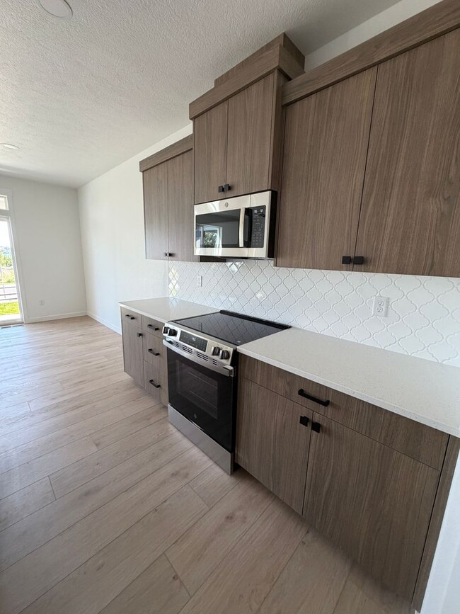 Building Photo - 6398 Melby Way NE