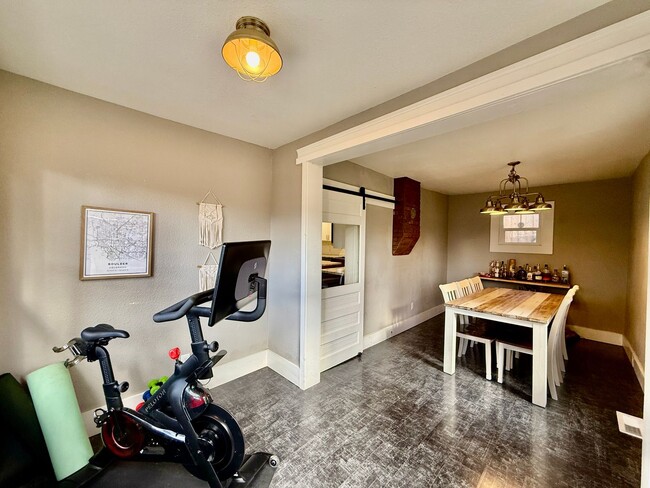 Building Photo - Charming 3-Bedroom Home in the Heart of Co...