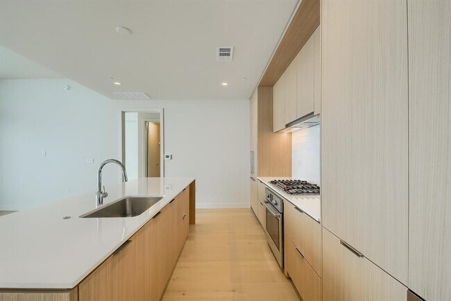 Building Photo - 44 East Ave