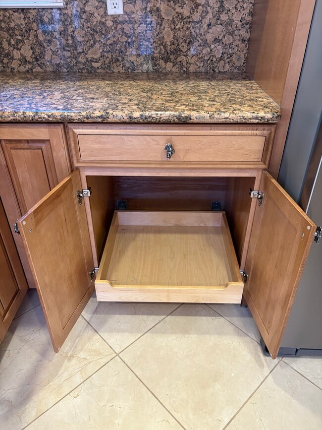 Building Photo - 1938 Stratton Cir