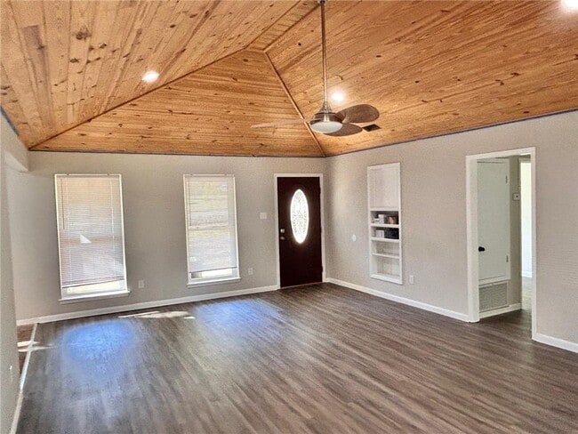 Building Photo - 4577 Emerald Dr E