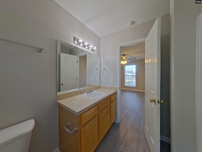 Building Photo - 255 Legend Oaks Dr