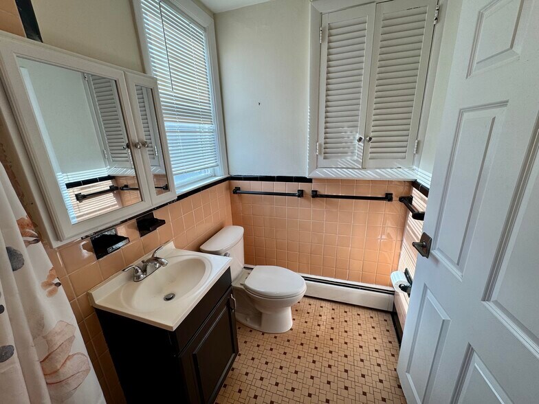 Building Photo - 49 Boylston St