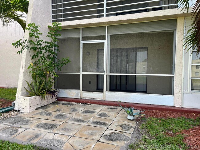 Building Photo - 2500 Fiore Way